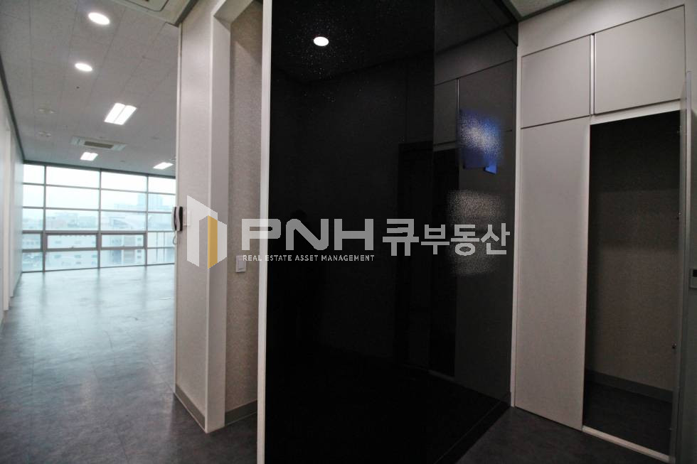 경기 안양동안구 관양동 인덕원 오비즈타워 전용24평 인테리어 룸3, 발코니, 냉난방기, 탕비실 풀인테리어 월세 매물번호 10635 사진 2