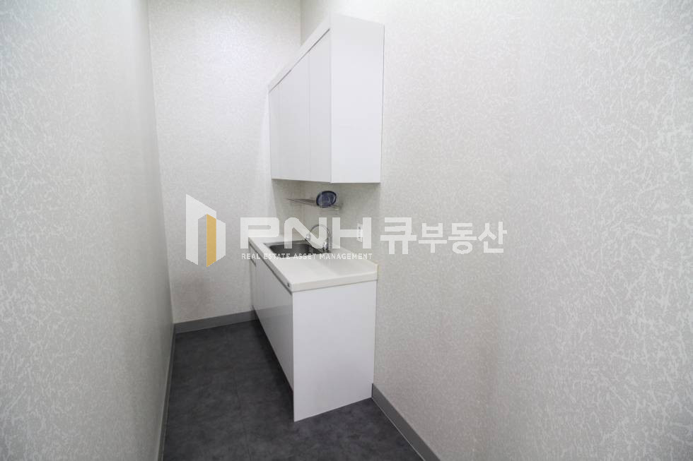경기 안양동안구 관양동 인덕원 오비즈타워 전용24평 인테리어 룸3, 발코니, 냉난방기, 탕비실 풀인테리어 월세 매물번호 10635 사진 3