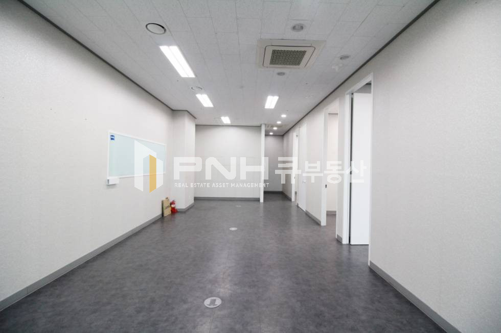 경기 안양동안구 관양동 인덕원 오비즈타워 전용24평 인테리어 룸3, 발코니, 냉난방기, 탕비실 풀인테리어 월세 매물번호 10635 사진 6