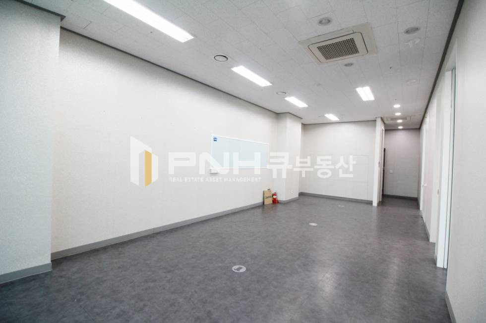 경기 안양동안구 관양동 인덕원 오비즈타워 전용24평 인테리어 룸3, 발코니, 냉난방기, 탕비실 풀인테리어 월세 매물번호 10635 사진 7