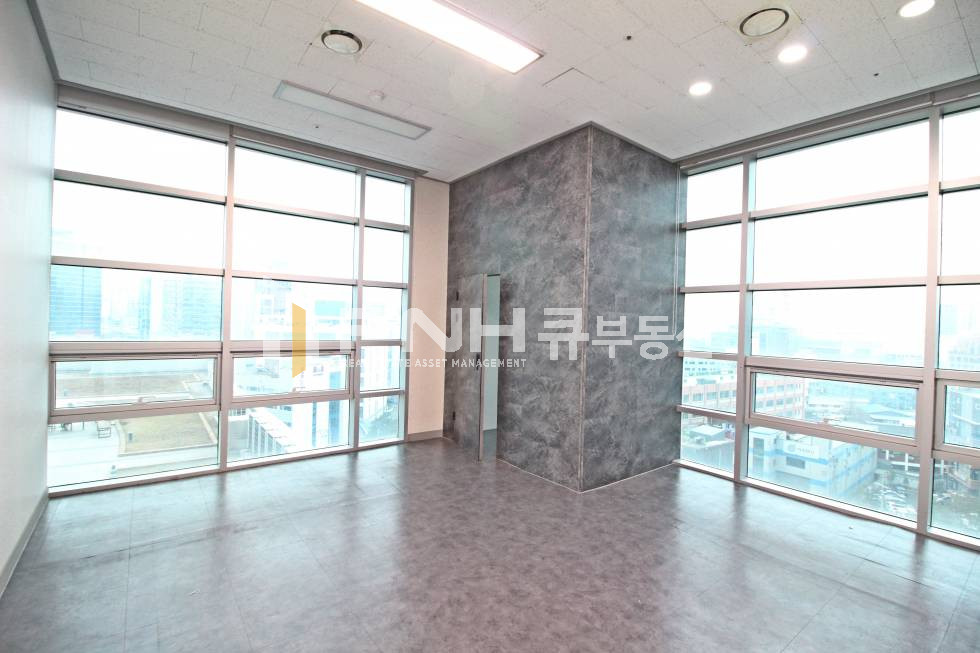 경기 안양동안구 관양동 인덕원 오비즈타워 전용24평 인테리어 룸3, 발코니, 냉난방기, 탕비실 풀인테리어 월세 매물번호 10635 사진 8
