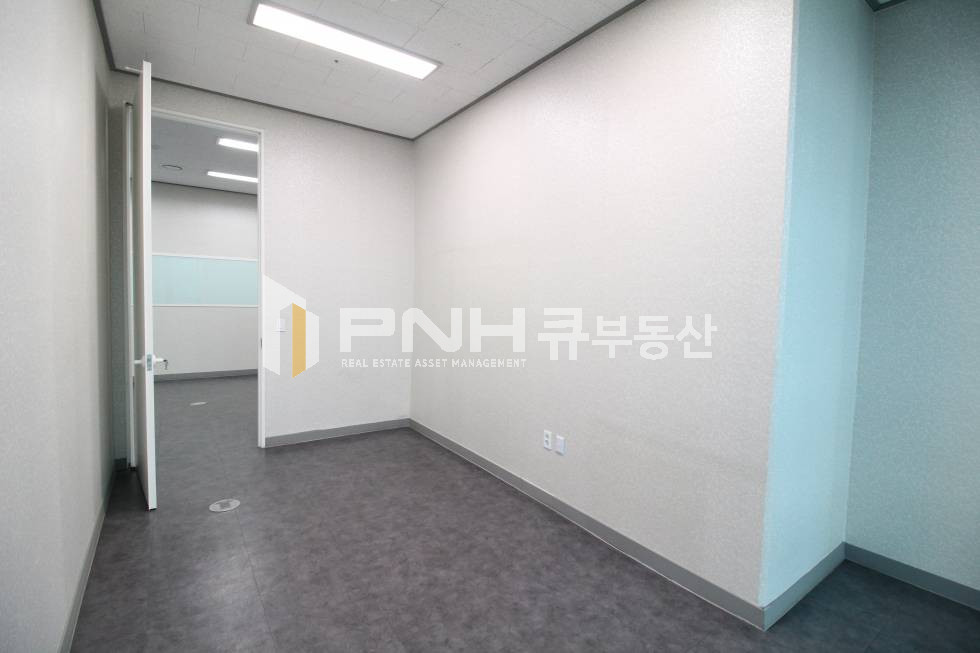경기 안양동안구 관양동 인덕원 오비즈타워 전용24평 인테리어 룸3, 발코니, 냉난방기, 탕비실 풀인테리어 월세 매물번호 10635 사진 10