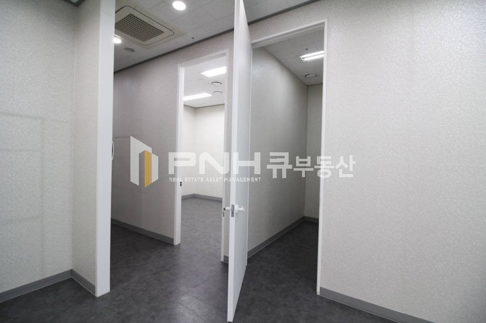 경기 안양동안구 관양동 인덕원 오비즈타워 전용24평 인테리어 룸3, 발코니, 냉난방기, 탕비실 풀인테리어 월세 매물번호 10635 사진 12