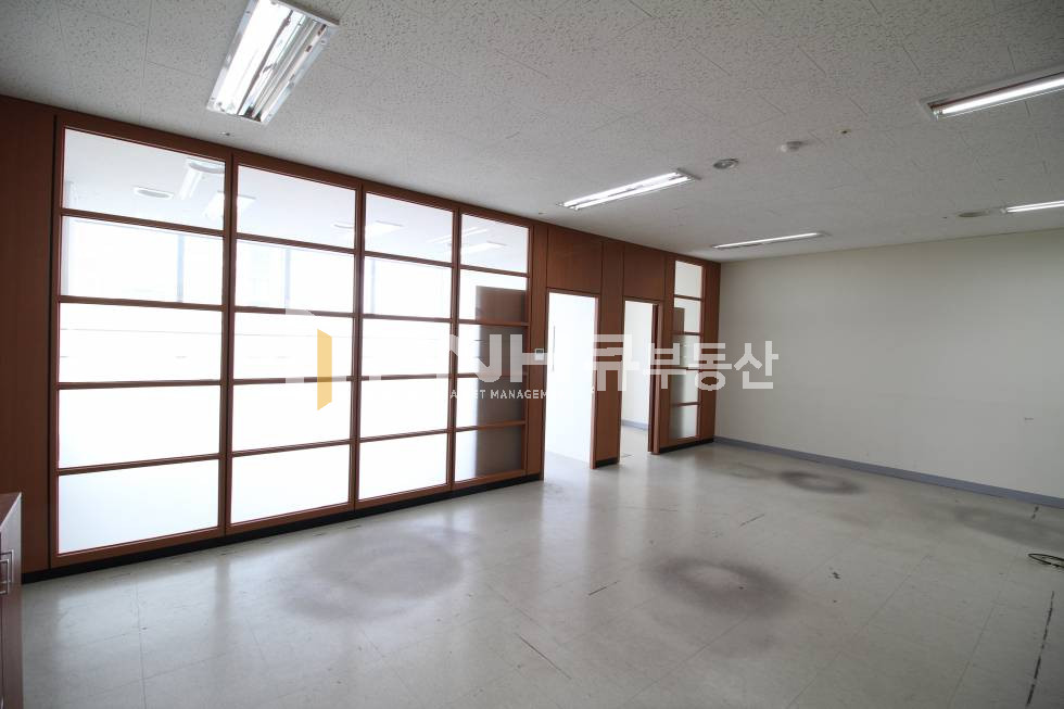 경기 안양동안구 관양동 인덕원역인근 전용23평 룸2 탕비실 갖춘 가성비 좋은 사무실 임대 월세 매물번호 10641 사진 4