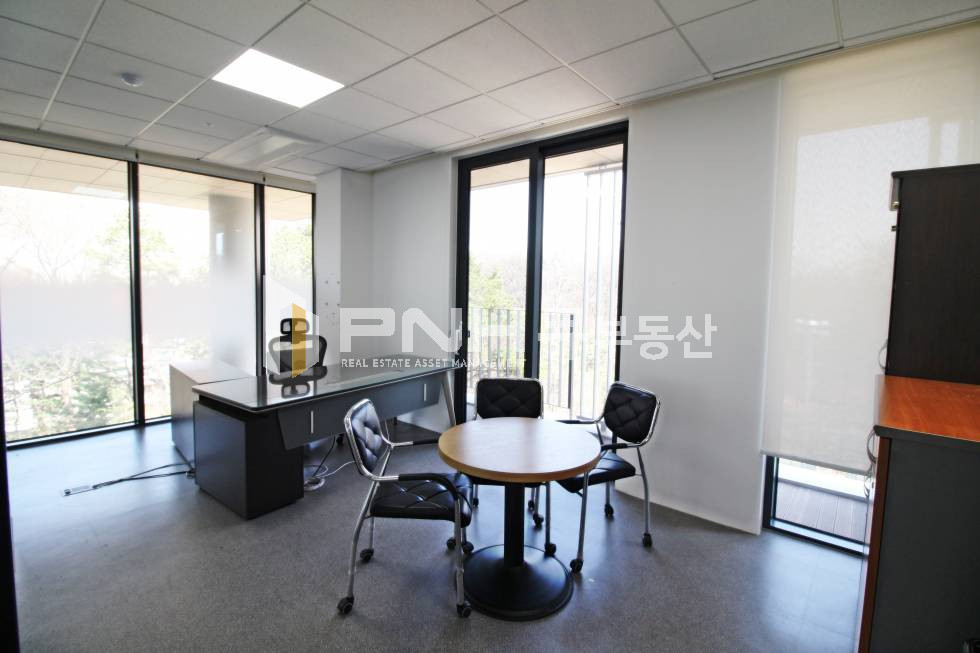 경기 안양동안구 관양동 동편마을 고급형 사옥내 전용90평 신축 첫입주 사무실 임대 안내 월세 매물번호 10642 사진 5
