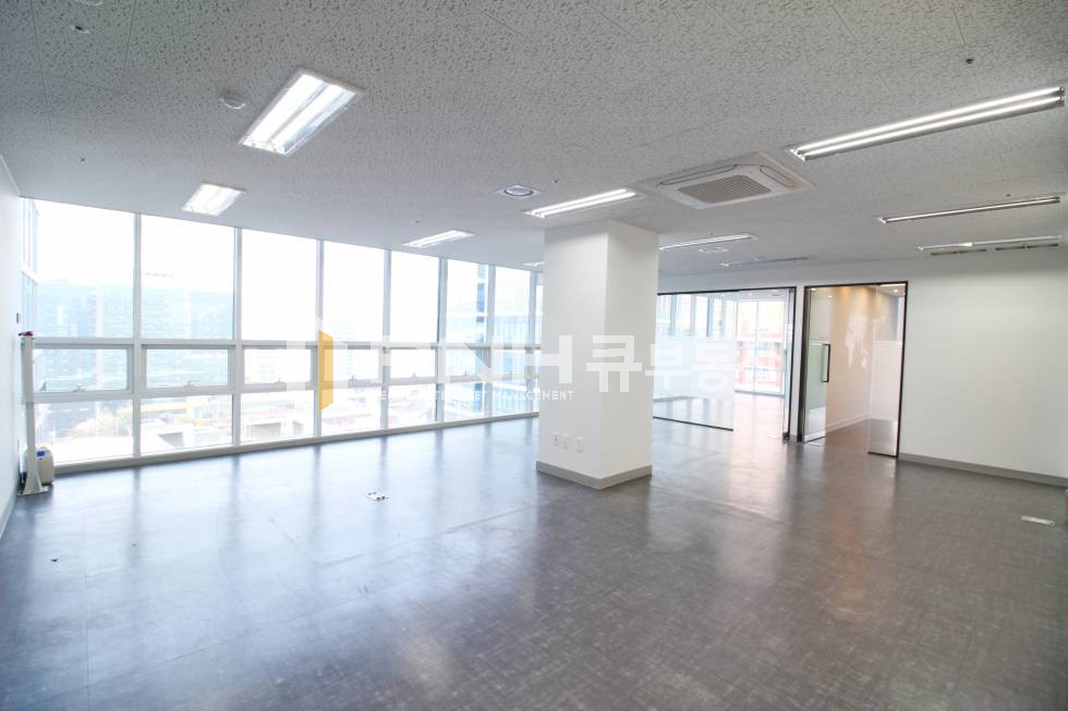 경기 안양동안구 관양동 평촌하이필드 신축 전용 약32평 코너확장형 룸2개 탕비실 인테리어 월세 매물번호 10648 사진 5