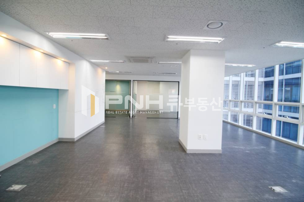 경기 안양동안구 관양동 평촌하이필드 신축 전용 약32평 코너확장형 룸2개 탕비실 인테리어 월세 매물번호 10648 사진 6