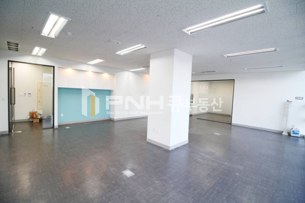 경기 안양동안구 관양동 평촌하이필드 신축 전용 약32평 코너확장형 룸2개 탕비실 인테리어 월세 매물번호 10648 사진 7