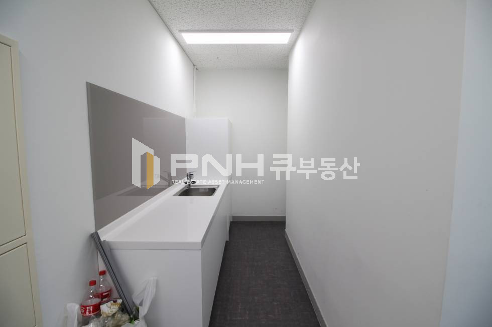 경기 안양동안구 관양동 평촌하이필드 신축 전용 약32평 코너확장형 룸2개 탕비실 인테리어 월세 매물번호 10648 사진 10