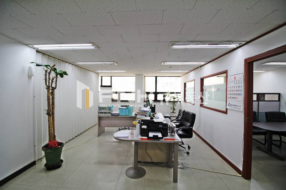 경기 안양동안구 관양동 관양동 대로변 인테리어 룸1 전용20평 저렴한 가격 사무실 월세 매물번호 10653 사진 2