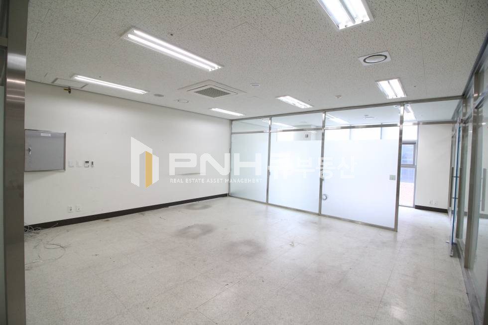 경기 안양동안구 관양동 평촌역 초역세권 전용16평 룸1개 갖춘 깔끔한 사무실 추천 임대 월세 매물번호 10660 사진 1