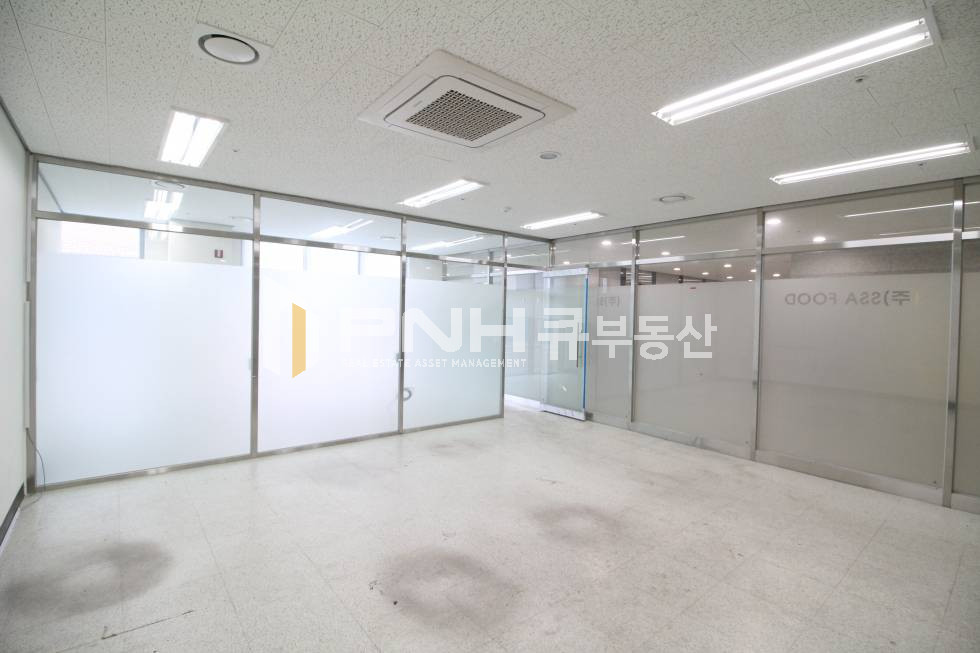 경기 안양동안구 관양동 평촌역 초역세권 전용16평 룸1개 갖춘 깔끔한 사무실 추천 임대 월세 매물번호 10660 사진 3