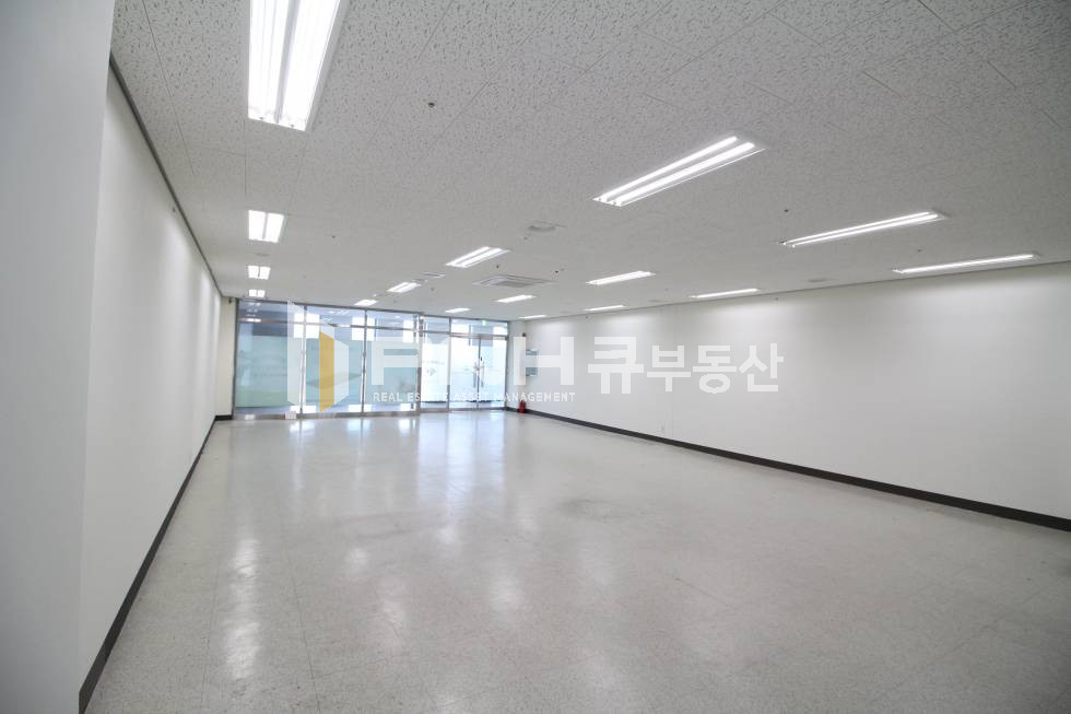 경기 안양동안구 관양동 평촌역 초역세권 전용33평 방문주차 편리 신축급 내외관의 상가 또는 사무실 임대 월세 매물번호 10659 사진 4