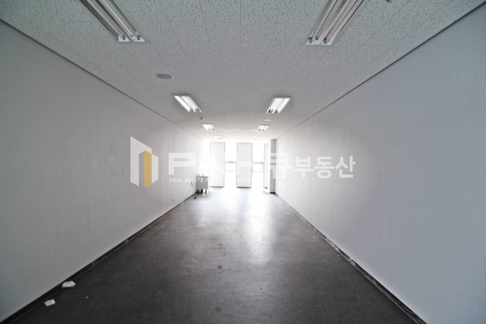 경기 안양동안구 관양동 평촌역 신축 초역세권 전용17평 간판 설치 가능한 근생 사무실 추천 월세 매물번호 10662 사진 2
