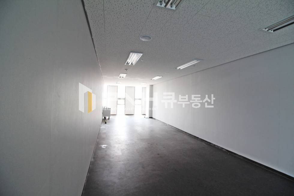 경기 안양동안구 관양동 평촌역 신축 초역세권 전용17평 간판 설치 가능한 근생 사무실 추천 월세 매물번호 10662 사진 3