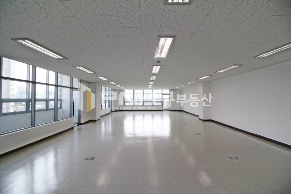 경기 군포시 산본동 금정역 초역세권 전용37평 전망좋고 내부 깔끔한 가성비 좋은 사무실임대 월세 매물번호 10670 사진 2