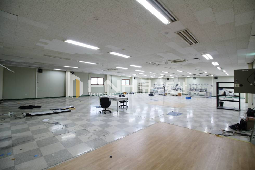 경기 군포시 금정동 금정역 초역세권 전용120평 화물승강기 갖춘 공장 임대 월세 매물번호 10671 사진 3